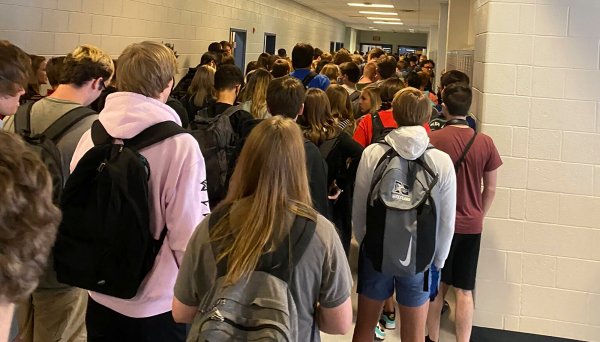 Georgia student who posted photo of crowded hallway no longer suspended.