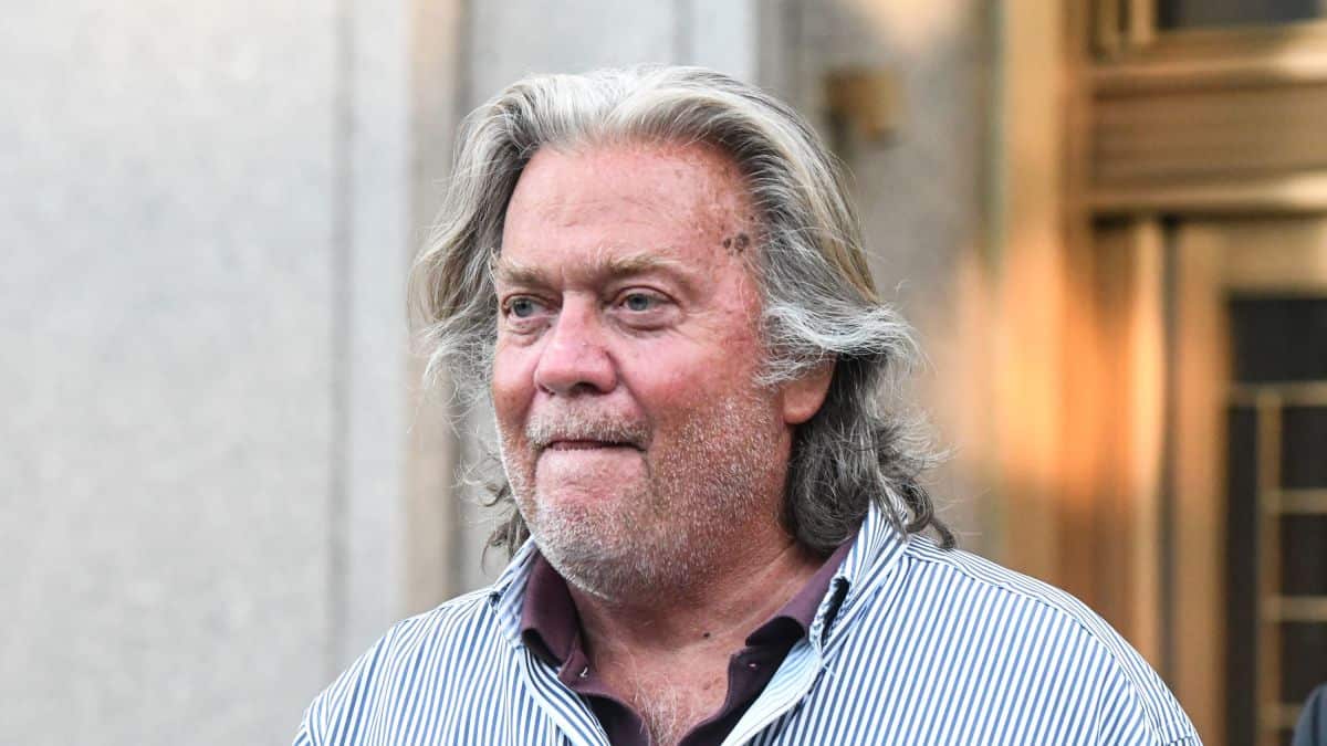 Donald Trump pardons “sloppy” Steve Bannon.