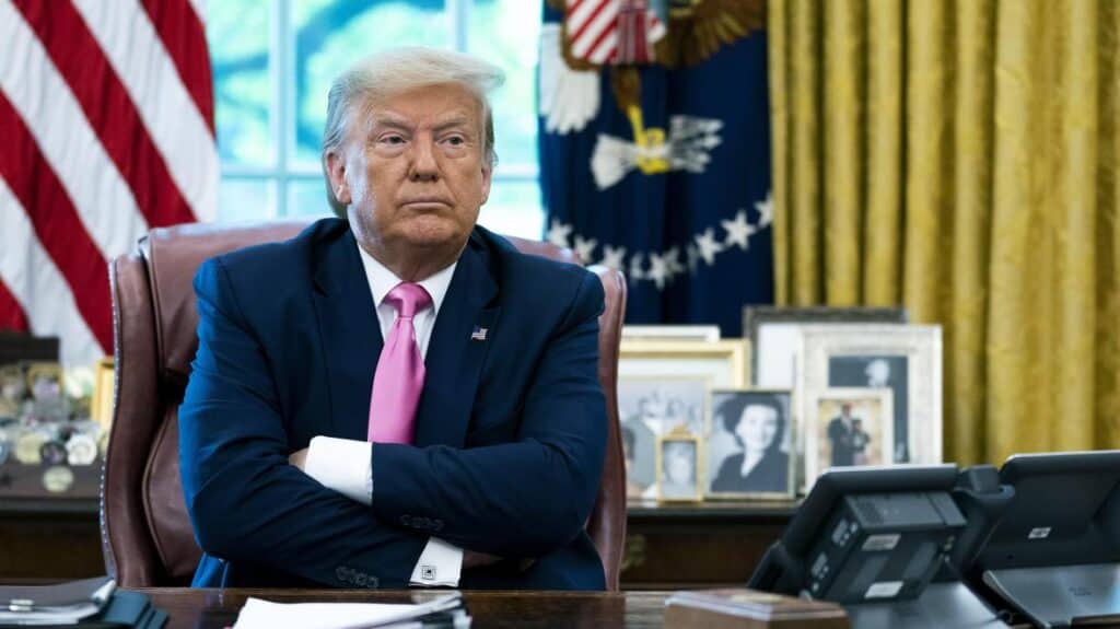 Trump's former impeachment team quit after a dispute over legal fees, legal strategy report says.