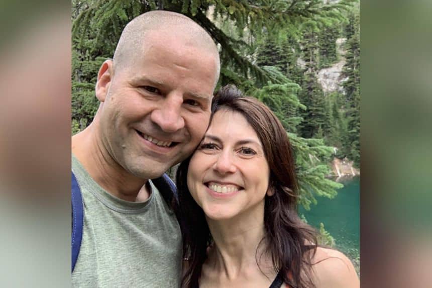 Mackenzie Scott marries Seattle school teacher after Jeff Bezos divorce.