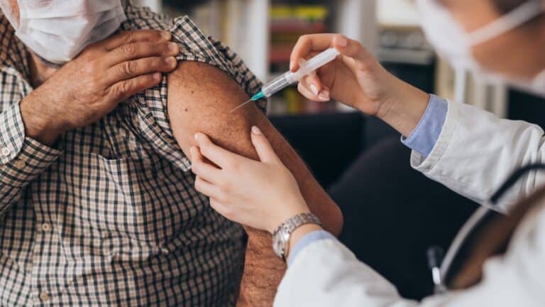 Alabama doctor is refusing to treat unvaccinated COVID patients: “I can’t watch them die like that.”