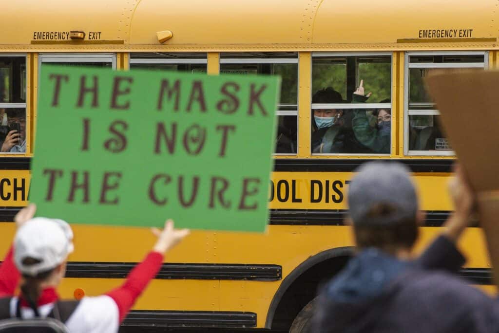 Parent and Teachers praise student who flipped off anti-mask protesters.