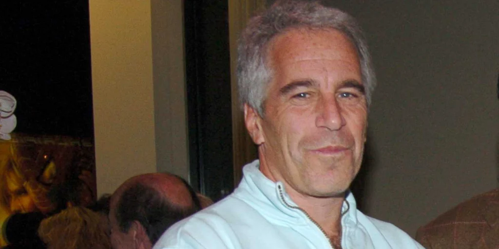 Federal prosecutors quietly dropped their case against Jeffrey Epstein's jail guards in the middle of Ghislaine Maxwell's trial: Report.