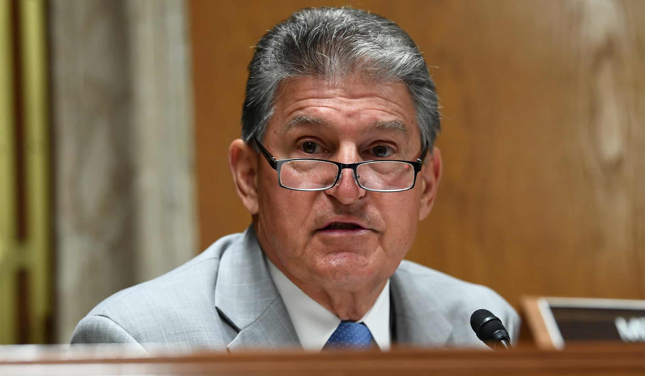 Manchin joins Senate Republicans to block bill that protects the right to an abortion.