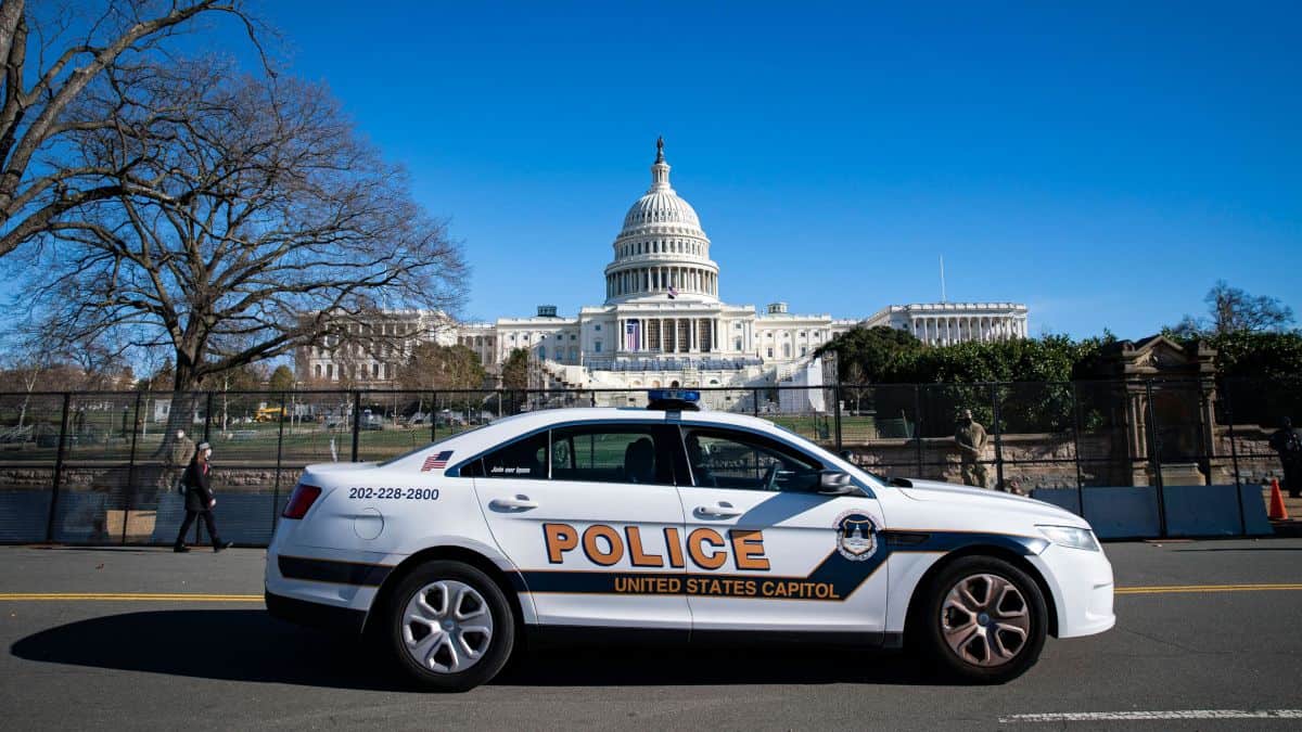 Police arrest man armed with AR-15 near Capitol.