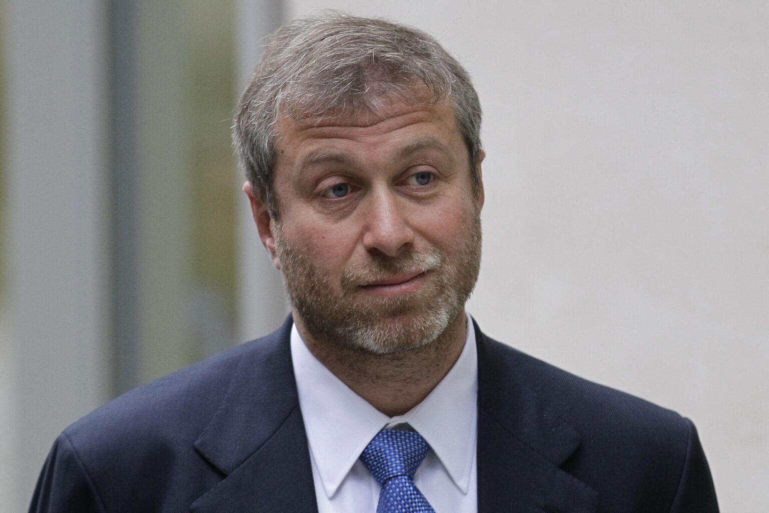 Russian oligarch Roman Abramovich and Ukrainian negotiators 'poisoned' at peace talks.