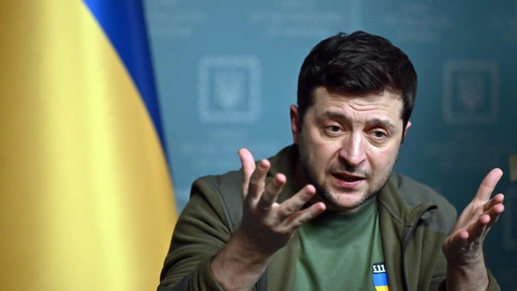 Zelensky awards medals to wounded soldiers during hospital visit: Report.