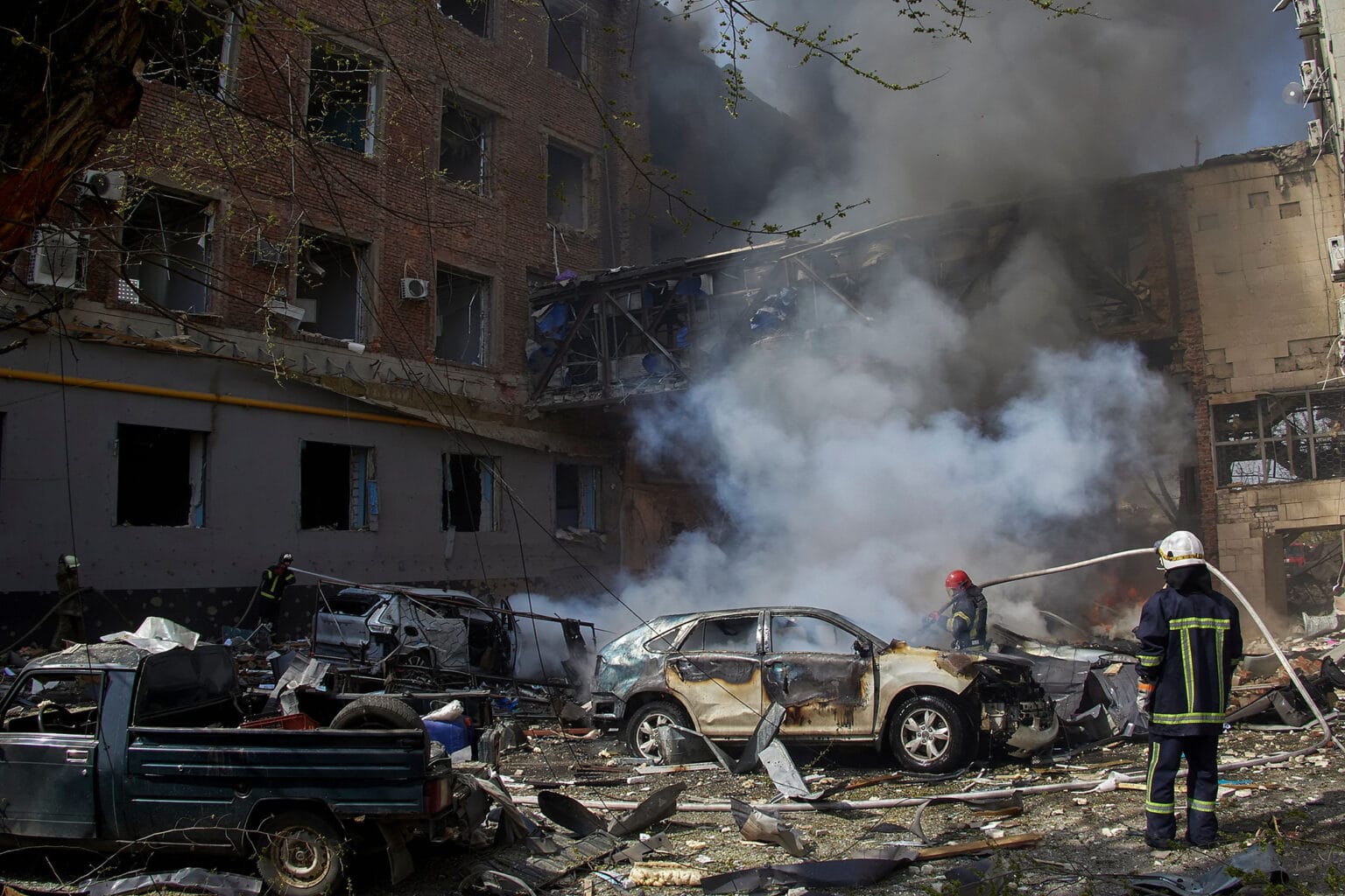 Missile hits humanitarian kitchen in Ukraine run by chef José Andrés, injuring four people.