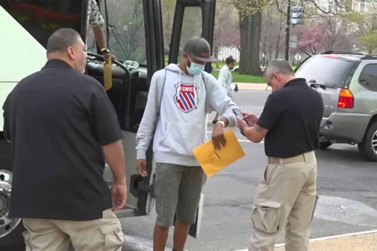 Migrants arrive in D.C. on buses sent by GOP Texas Gov. Greg Abbott: Report.