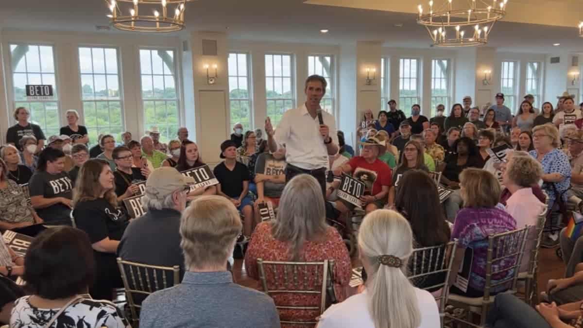 Beto O'Rourke snaps at heckler laughing over Uvalde mass shooting.