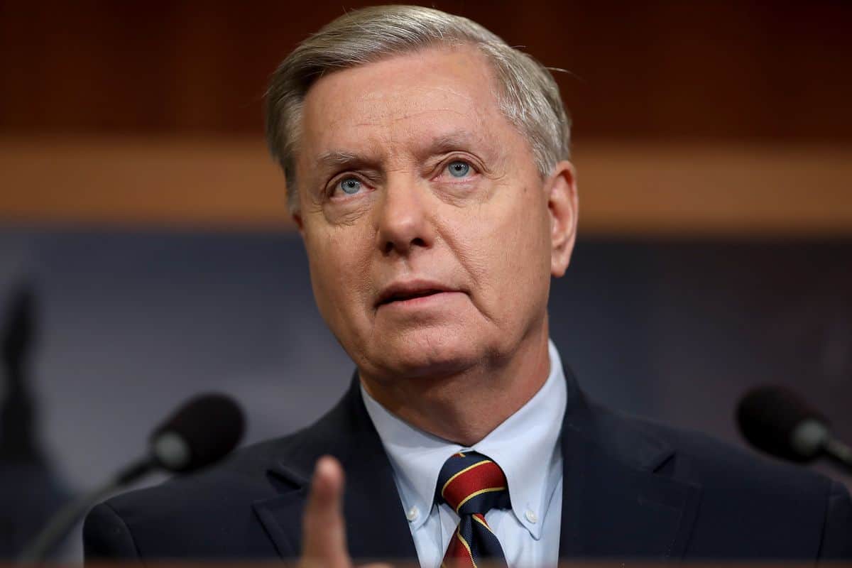 Clarence Thomas temporarily blocks Lindsey Graham's testimony in Georgia election probe.