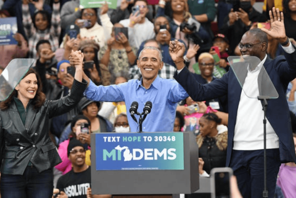 Obama shuts down heckler at Michigan rally: 'Right now, I'm talking'