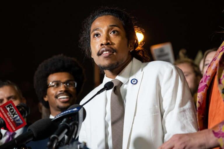 Nashville Council sends expelled Democratic lawmaker back to Tennessee State House.