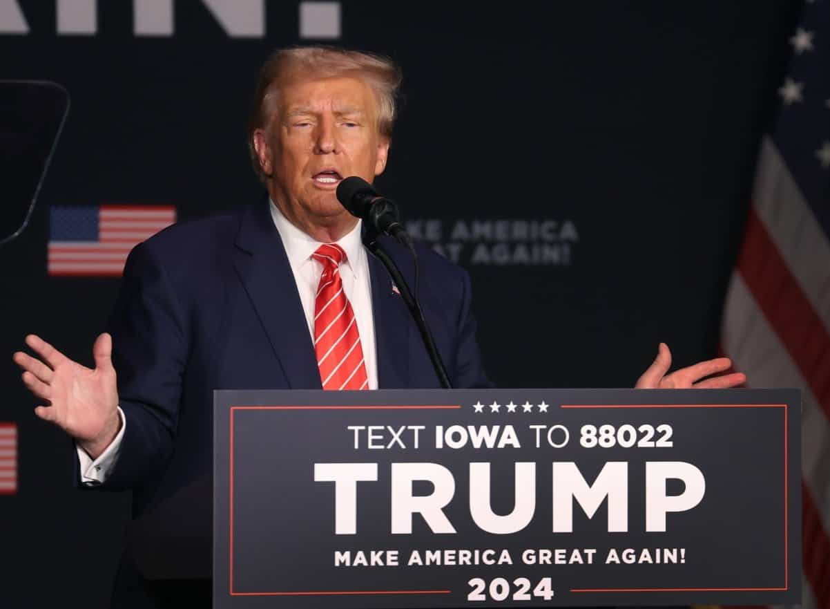 Confused Trump flubs Iowa city's name during campaign rally.