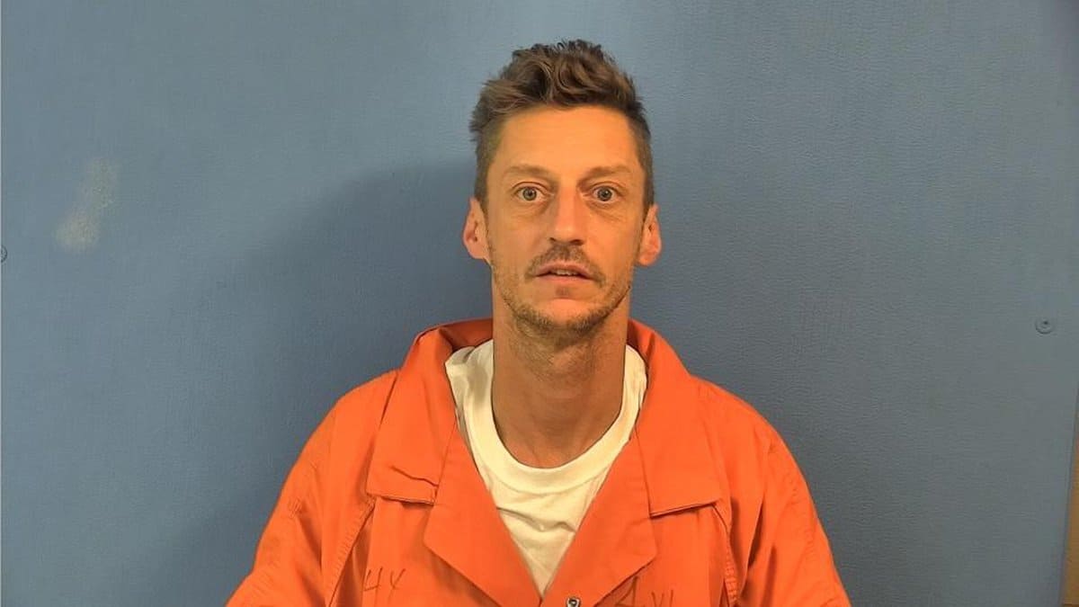 Illinois man charged with hate crime after threatening to shoot two men ...