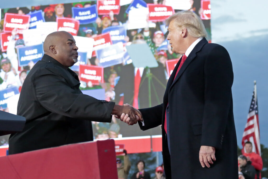 Trump tries to distance himself from Mark Robinson in final weeks of campaign: “I’m not familiar with the race”.