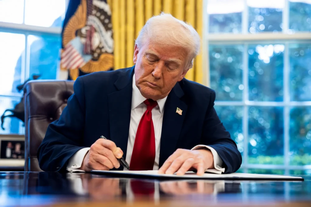 Lawyers flee New York law firm that bent the knee to Trump.
