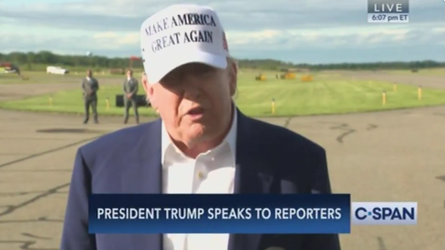 Confused Trump makes embarrassing gaffe during major announcement